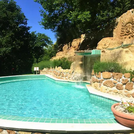 Surrounded By Greenery With Swimming Pool In 3* Sorano (Grosseto)