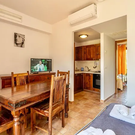 Surrounded By Greenery With Swimming Pool In 3* Sorano (Grosseto)