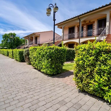 Aparthotel Surrounded By Greenery With Swimming Pool In Sorano *