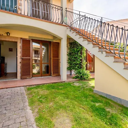 Surrounded By Greenery With Swimming Pool In Sorano (Grosseto)